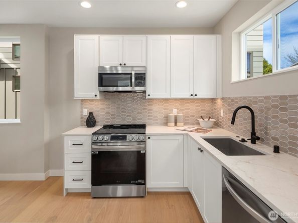 332 17th Avenue B, Seattle WA 98122