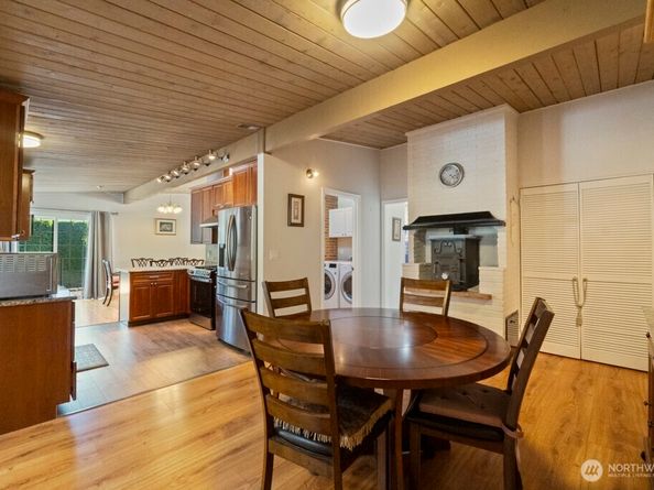 4026 Island Crest Way, Mercer Island WA 98040