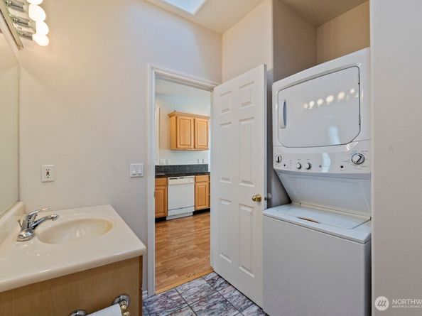 4026 Island Crest Way, Mercer Island WA 98040