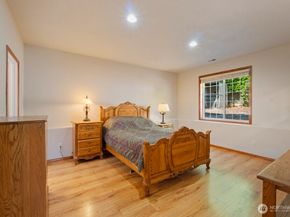4026 Island Crest Way, Mercer Island WA 98040