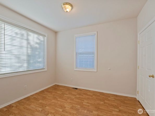 4026 Island Crest Way, Mercer Island WA 98040