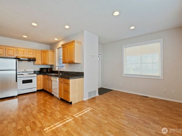 4026 Island Crest Way, Mercer Island WA 98040
