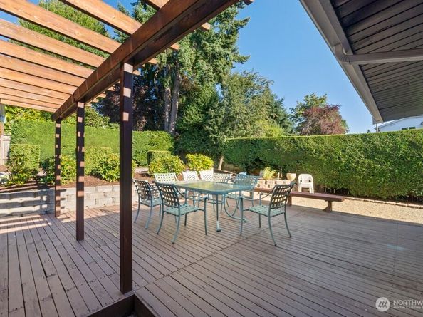 4026 Island Crest Way, Mercer Island WA 98040
