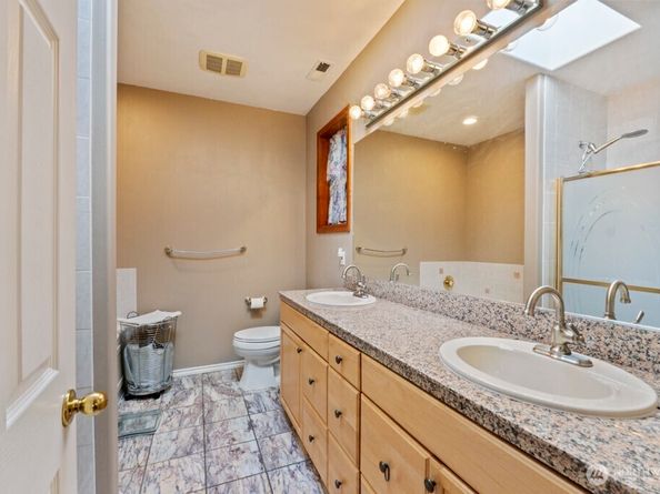 4026 Island Crest Way, Mercer Island WA 98040