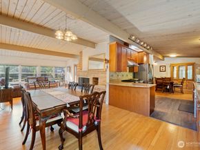4026 Island Crest Way, Mercer Island WA 98040