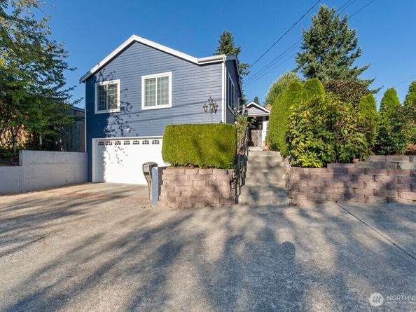 4026 Island Crest Way, Mercer Island WA 98040