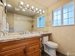 4026 Island Crest Way, Mercer Island WA 98040