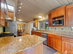4026 Island Crest Way, Mercer Island WA 98040