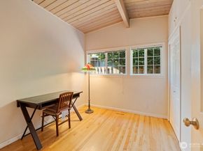 4026 Island Crest Way, Mercer Island WA 98040