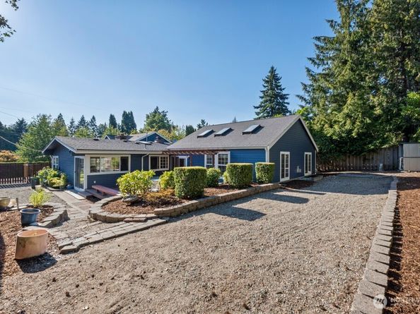 4026 Island Crest Way, Mercer Island WA 98040