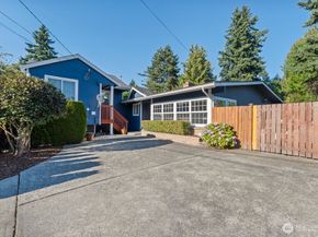 4026 Island Crest Way, Mercer Island WA 98040
