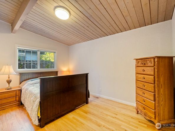 4026 Island Crest Way, Mercer Island WA 98040