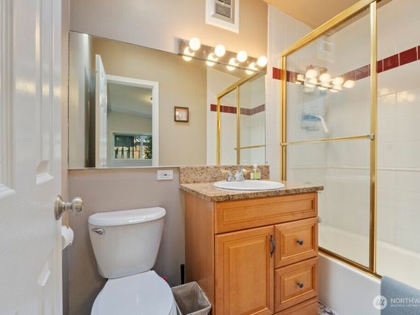 4026 Island Crest Way, Mercer Island WA 98040