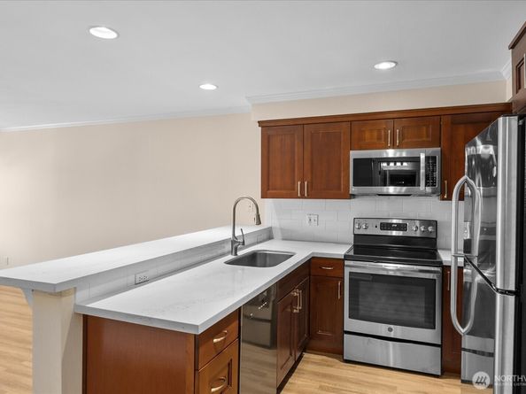 1417 Queen Anne Avenue N 313, Seattle WA 98109