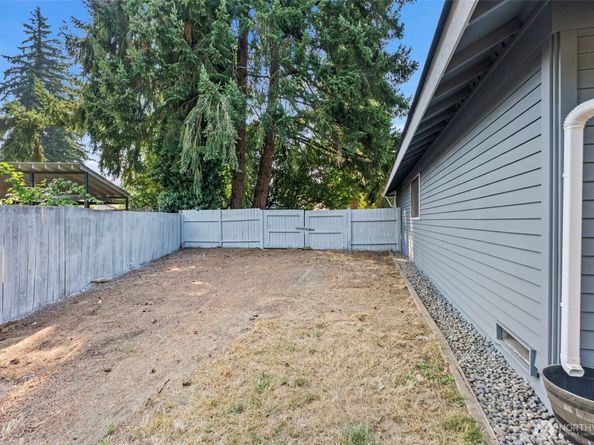 2017 SE Juniper Ct, Port Orchard WA 98366