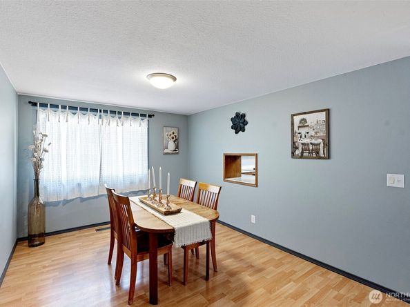 2017 SE Juniper Ct, Port Orchard WA 98366