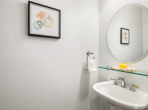 5523 Lakemont Boulevard SE 604, Bellevue WA 98006