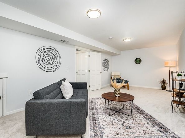 5523 Lakemont Boulevard SE 604, Bellevue WA 98006