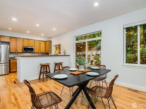 5523 Lakemont Boulevard SE 604, Bellevue WA 98006