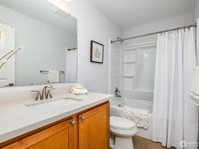 5523 Lakemont Boulevard SE 604, Bellevue WA 98006