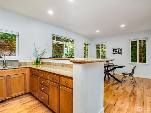 5523 Lakemont Boulevard SE 604, Bellevue WA 98006