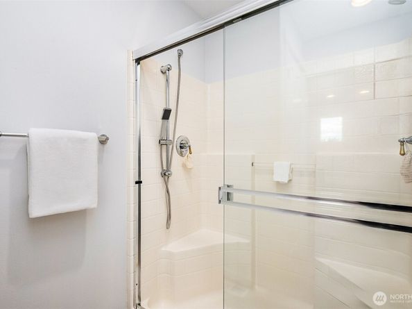 5523 Lakemont Boulevard SE 604, Bellevue WA 98006