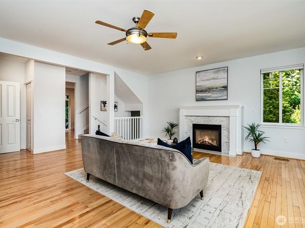 5523 Lakemont Boulevard SE 604, Bellevue WA 98006