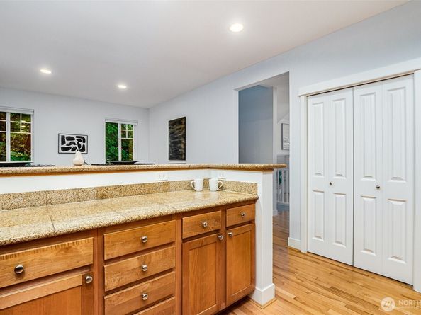 5523 Lakemont Boulevard SE 604, Bellevue WA 98006