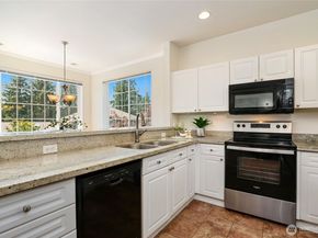 18606 NE 57th Street, Redmond WA 98052