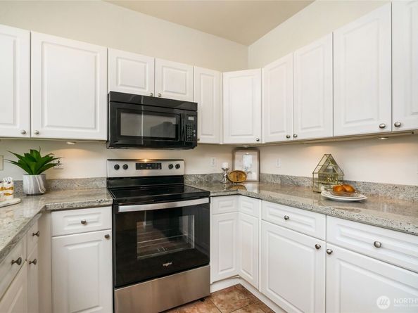 18606 NE 57th Street, Redmond WA 98052