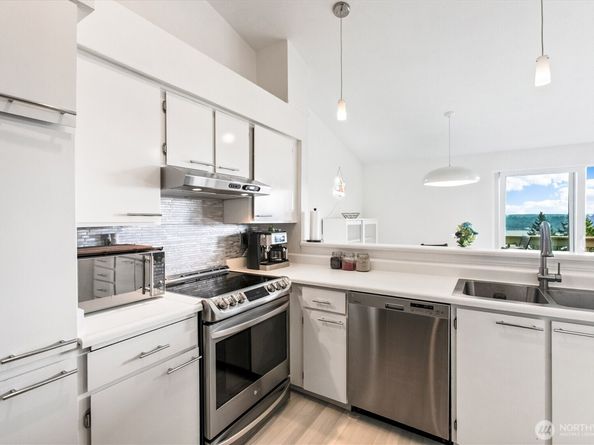 1745 W Sunn Fjord Lane H307, Bremerton WA 98312