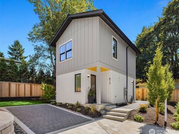 813 18th Avenue W