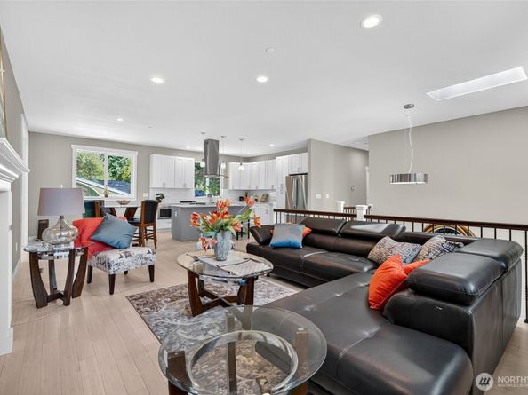 7512 NE 202nd Place, Kenmore WA 98028