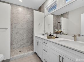 7512 NE 202nd Place, Kenmore WA 98028