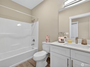 7512 NE 202nd Place, Kenmore WA 98028