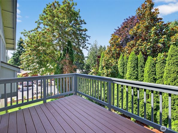 7512 NE 202nd Place, Kenmore WA 98028