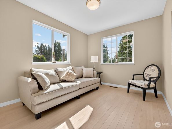 7512 NE 202nd Place, Kenmore WA 98028