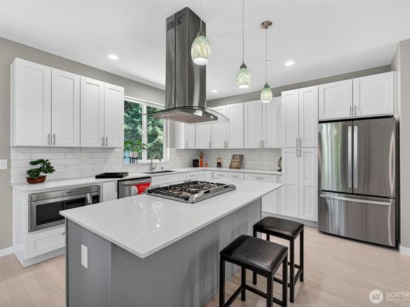 7512 NE 202nd Place, Kenmore WA 98028