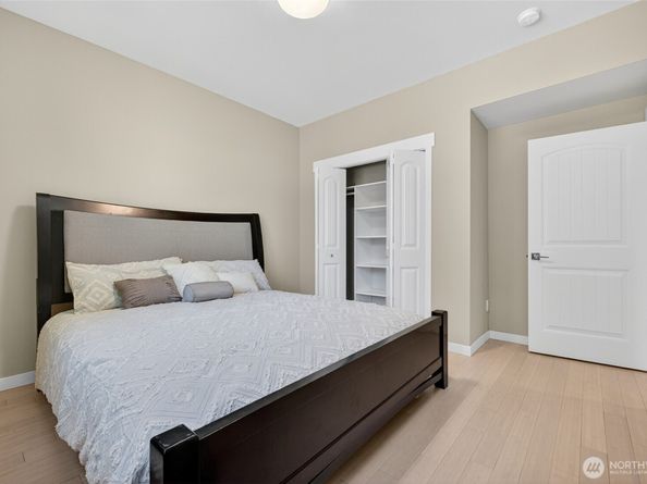 7512 NE 202nd Place, Kenmore WA 98028