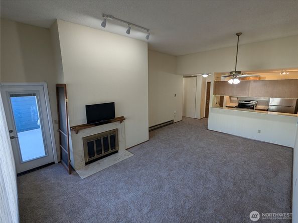 1175 Harrington Place NE 305, Renton WA 98056