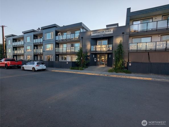 1175 Harrington Place NE 305, Renton WA 98056