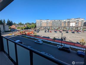 1175 Harrington Place NE 305, Renton WA 98056