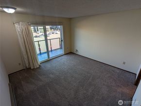 1175 Harrington Place NE 305, Renton WA 98056