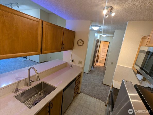 1175 Harrington Place NE 305, Renton WA 98056