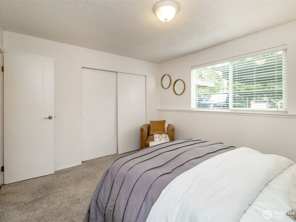 17430 Ambaum Boulevard S 10, Burien WA 98148