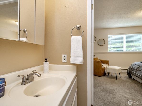 17430 Ambaum Boulevard S 10, Burien WA 98148