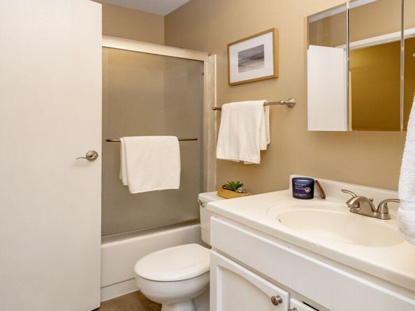 17430 Ambaum Boulevard S 10, Burien WA 98148