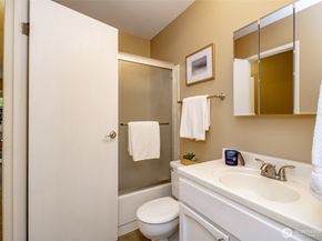 17430 Ambaum Boulevard S 10, Burien WA 98148