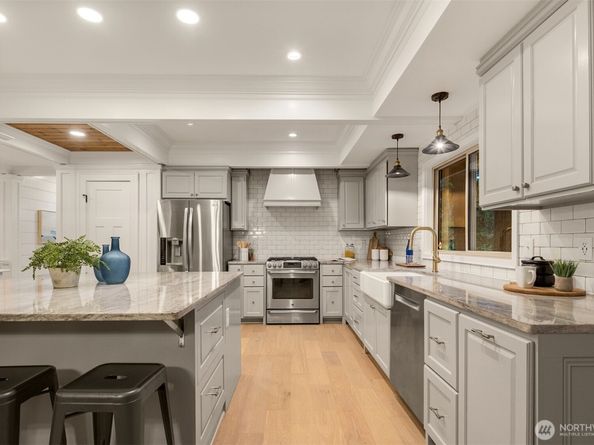 22842 NE 42nd St, Redmond WA 98053