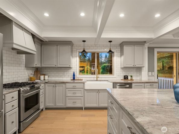 22842 NE 42nd St, Redmond WA 98053